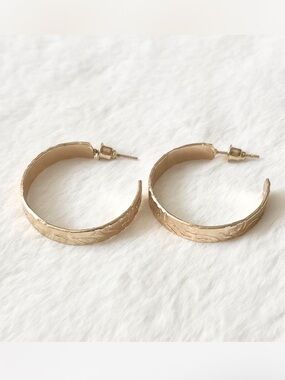 5/$15 🩷 MUST BUNDLE Gold Textured Hoop Earrings - Women Jewelry